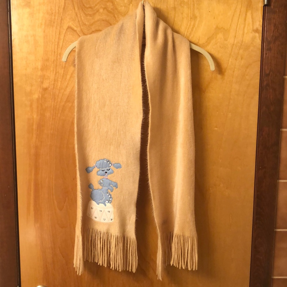 NYC Soho Boutique Super soft beige scarf
